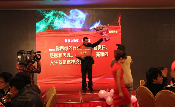 银河集团(galaxy)60万元重奖忠诚员工