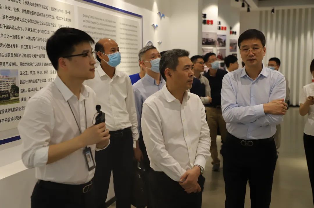 瑞安市人大常委会主任应希克一行莅临银河集团(galaxy)科技调研